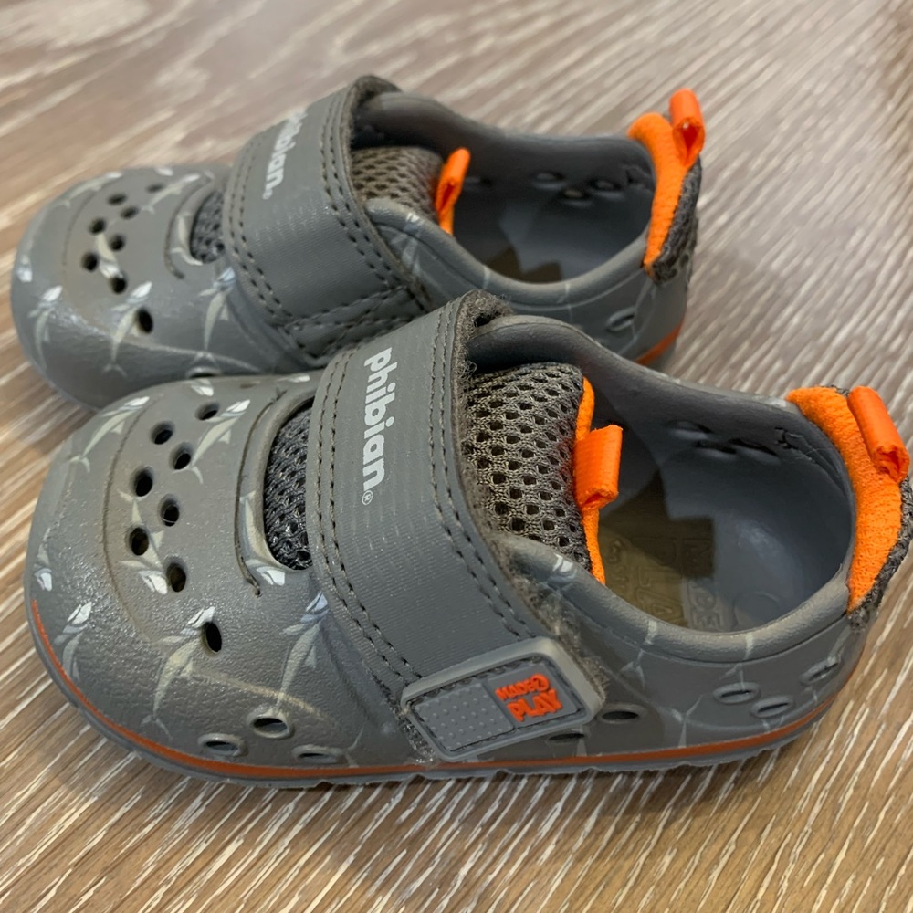 Stride Rite water shoes size 4